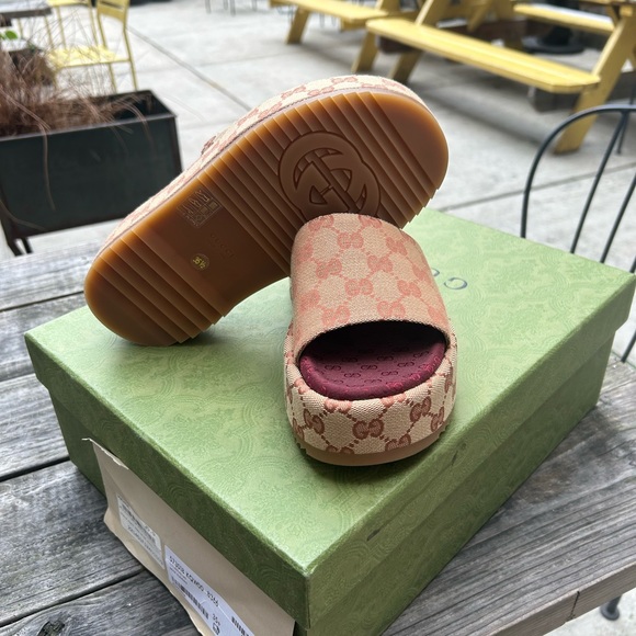 GUCCI NIB Women’s Original GG Monogram Platform Sandal Size 35.5 EU/ US 5 1/2 - Picture 3 of 5